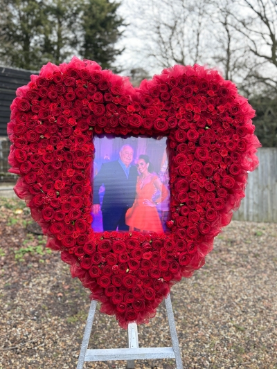 3ft Red Rose Heart Picture Frame