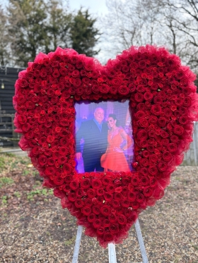 3ft Red Rose Heart Picture Frame