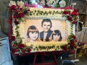 Vintage style 3ft floral frame